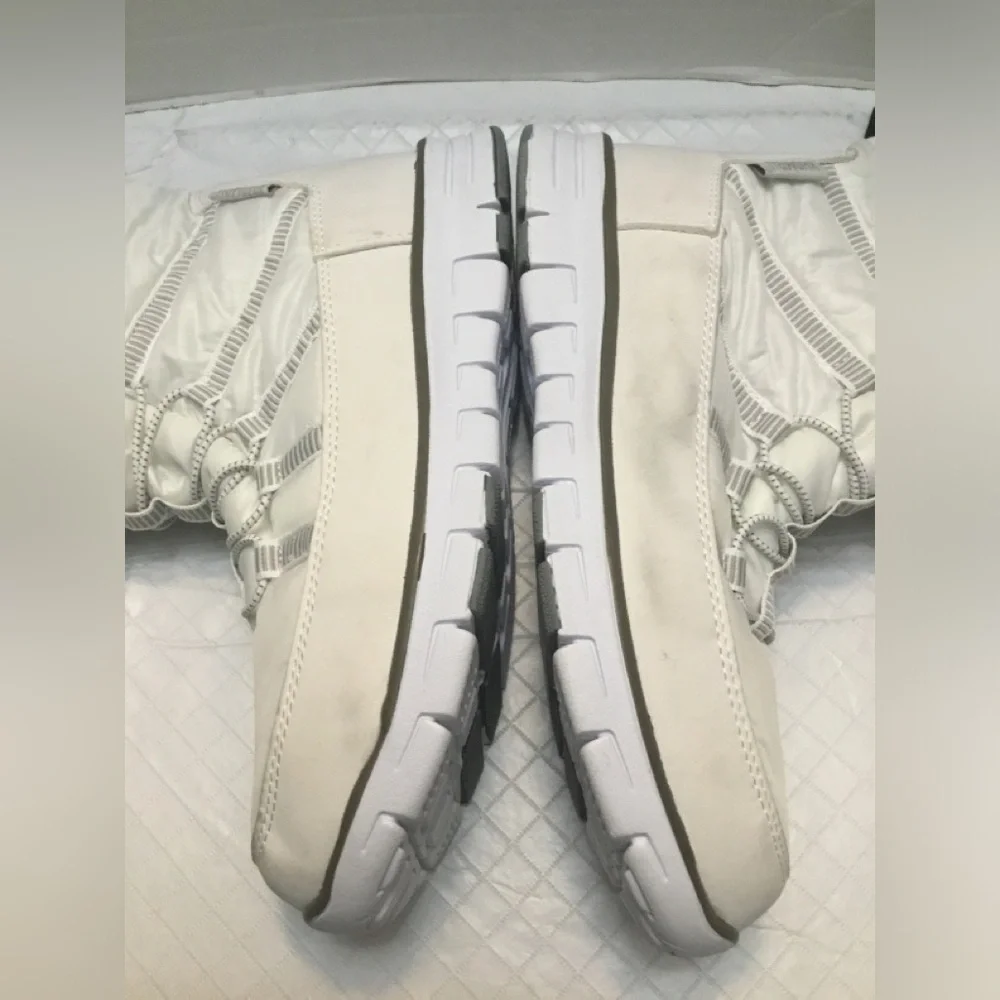 Khombu White Women's Insulated Winter Boots